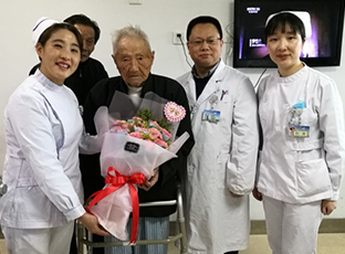 103岁高龄患者完成髋关节置换术 术后当天下午就能自行站立